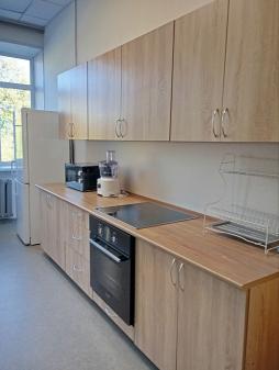 Кухонный гарнитур с бытовой техникой